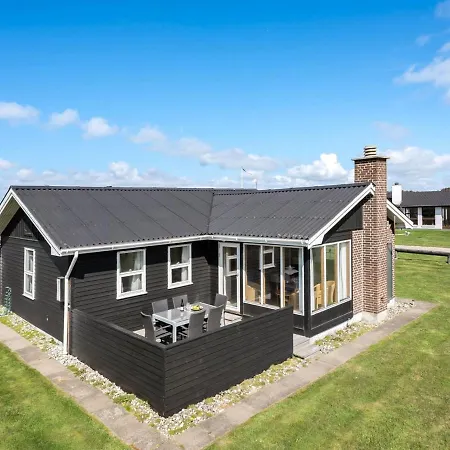 Holiday home Holiday Evely - 300m From The Sea In Nw Jutland By Interhome *